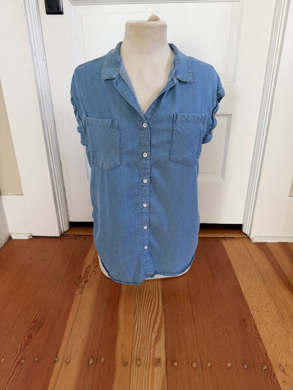 Jachs Girlfriend Short Sleeve Button‎ Down Chambray Shirt Small